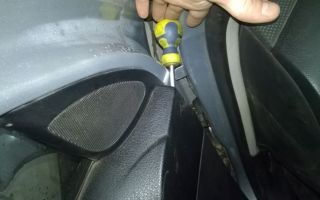 Removing the driver&#39;s door trim