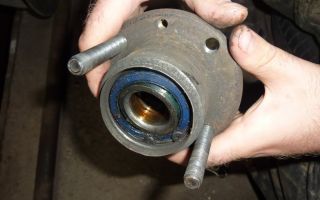 Replacing the rear wheel bearing