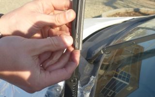 How to properly care for and change wipers on a Corolla